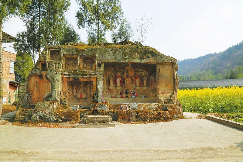 쓰촨서 발견된 엄청난 석굴, 쏟아져 나온 문화재는 신비로운 코드인 듯