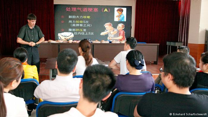 ‘중국 사랑’ 독일인 의사 선생님, 15년간 빈곤지역 발전 위해 노력