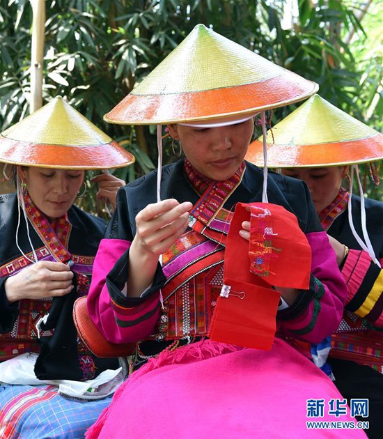 중국 윈난 태족들의 전통 풍습과 전통 수공예, ‘소박한 아름다움’