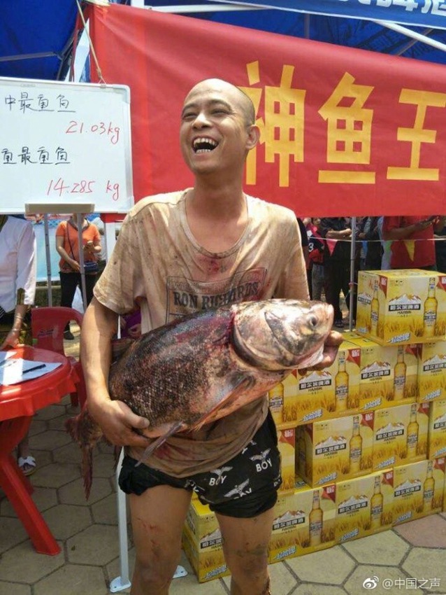 중국 윈난 만인 물고기 잡기 행사, 과연 누가 ‘신어왕’ 잡을까?