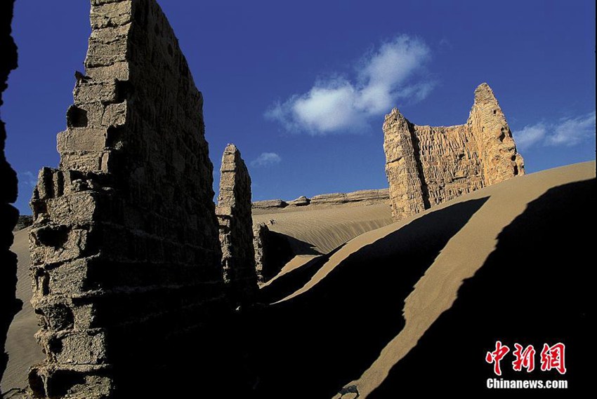 흑성(黑城) 내부에는 10여 개의 사찰이 있는데 그중 하나는 성에서 가장 중요한 위치를 차지하고 있다.