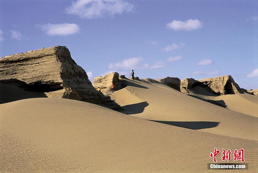 네이멍구 사막 지대: 1100년 전 버려진 성, 그 성을 지키는 사람