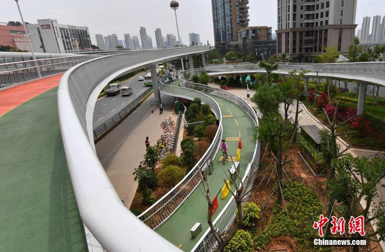 중국 최초의 공중 자전거도로, 자전거 타고 하늘 날아가는 듯