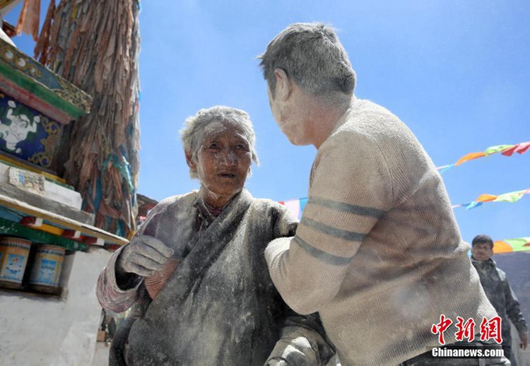 중국 칭하이 마을에서 펼쳐진 ‘짠바 대전’, 봄갈이 제사의식