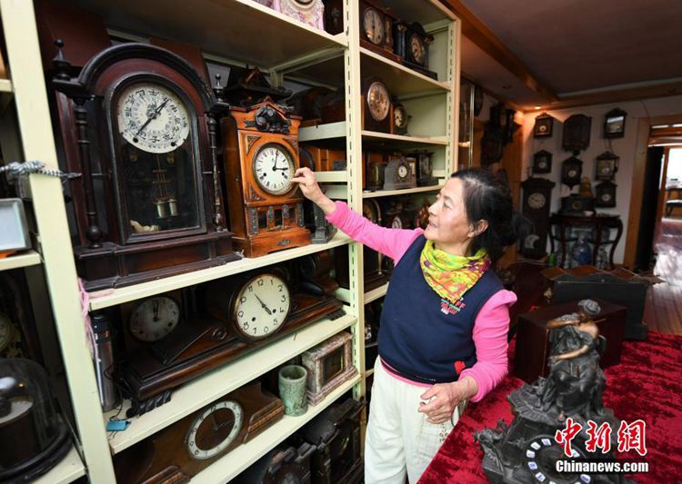 중국 길림 할머니의 30년간 변함없는 골동품 시계 사랑