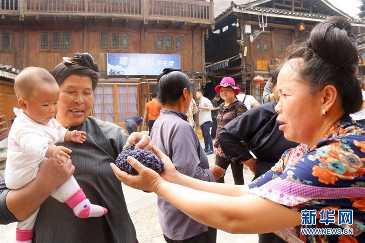 곡우 맞은 구이저우 리핑, 동족 마을에 퍼지는 ‘오미밥 향기’