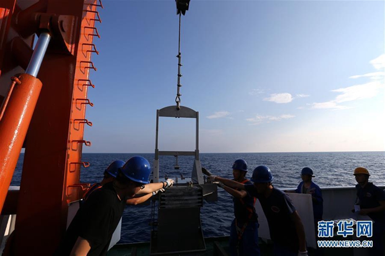 중국 유인잠수정 ‘자오룽호’, 2017년 남중국해 첫 탐사 예정