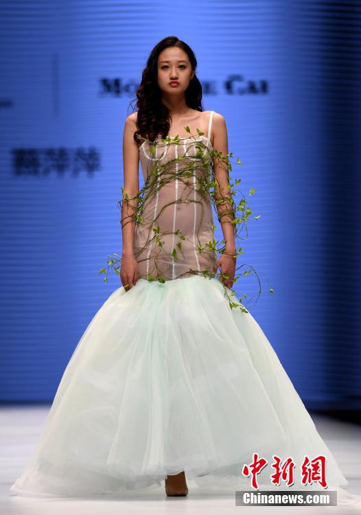 中 푸젠 스스 국제 패션위크서 펼쳐진 ‘섹시 웨딩드레스’ 패션쇼