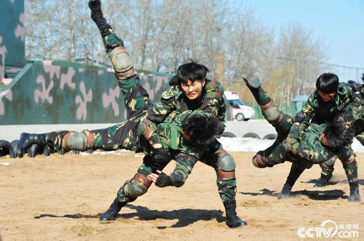 중국 여군 특전연대의 특별한 청춘 이야기