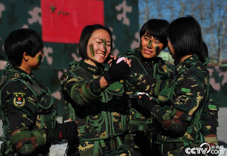 중국 여군 특전연대의 특별한 청춘 이야기