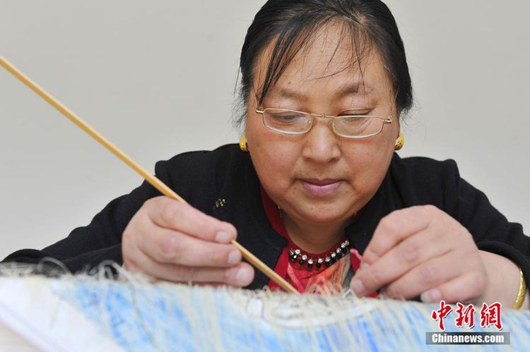 중국 후베이 토가 죽편(竹編)의 달인, 민간예술 전승에 힘써