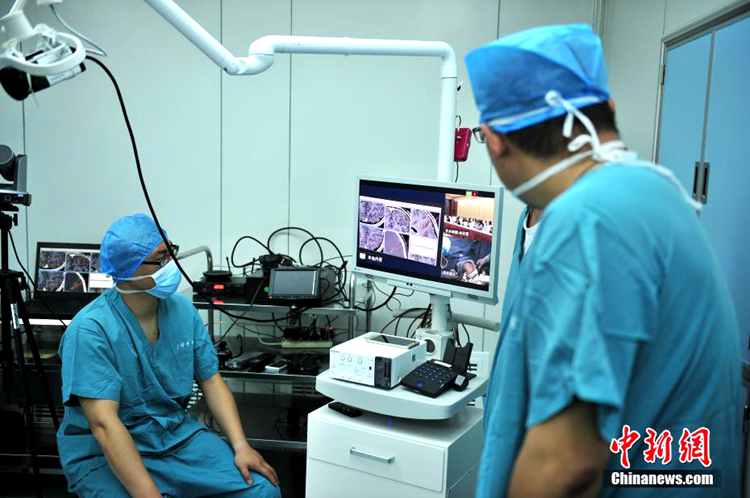 중국 윈난: 수술 과정 인터넷 생방송으로 볼 수 있다