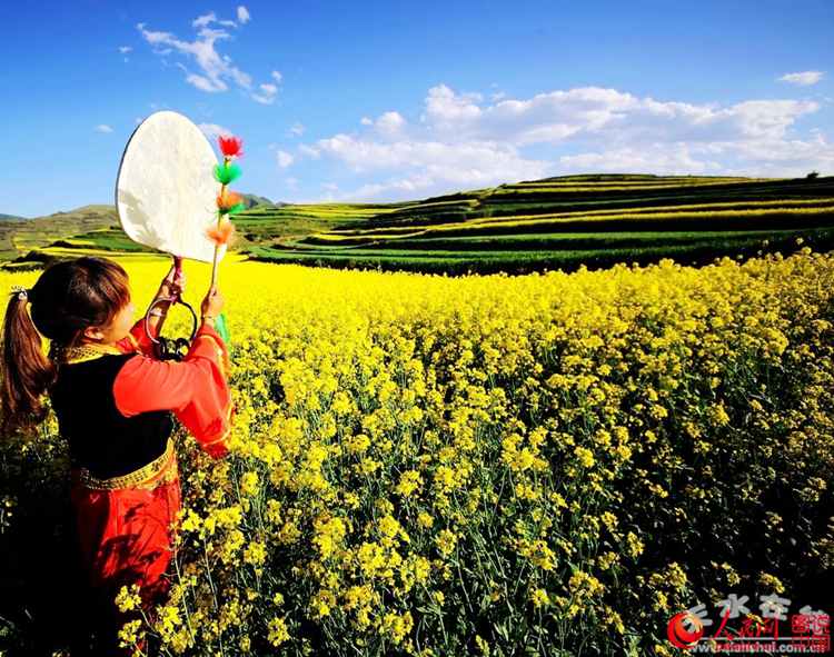 5월의 중국 간쑤 우산: 유채꽃 만발하는 화려한 도시