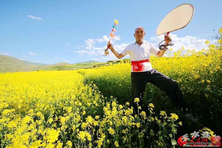 5월의 중국 간쑤 우산: 유채꽃 만발하는 화려한 도시