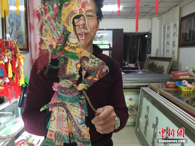 간쑤 민간 예술가의 새로운 도전: 현대판 그림자극 작품과 전통의 콜라보