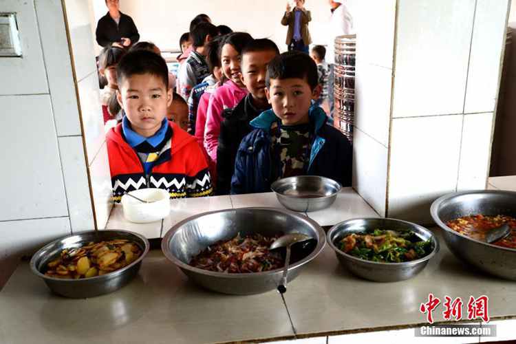 후베이 산골 마을 기숙 초등학교의 하루