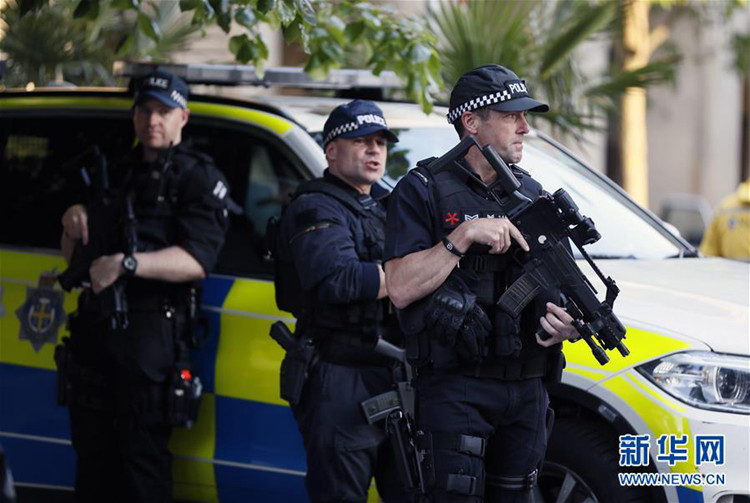 영국 자살폭탄테러 ‘테러 경보 최고 단계’, 범인은 22세 리비아 남성
