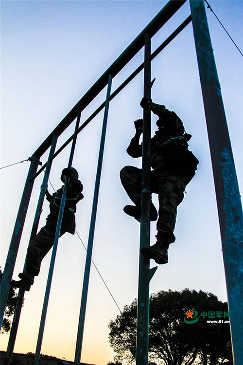 여름 훈련 출격! 中 해방군 용사들의 극한 하계훈련 모습 공개