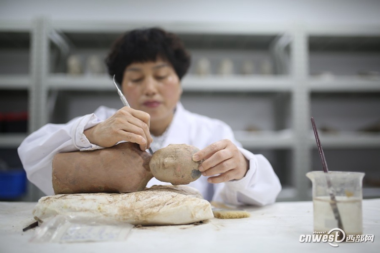 中 유일하게 발굴된 서한 왕릉 탐방… 인력 부족 겪는 ‘한경제’ 토용 복원