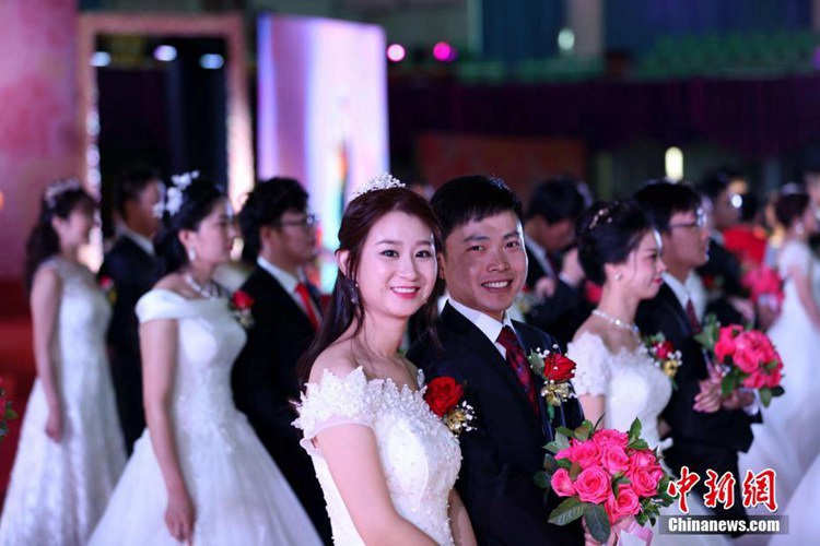 중국 하얼빈공대에서 펼쳐진 ‘최첨단 부부’들의 합동결혼식