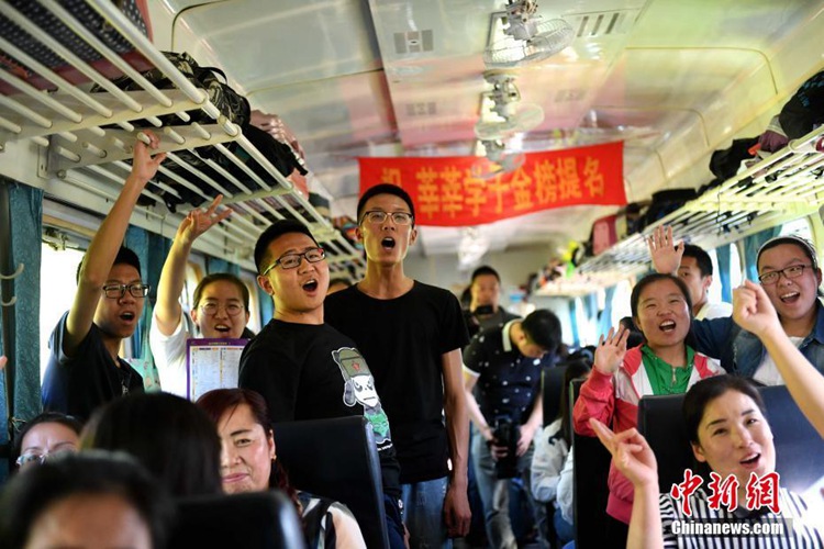 중국 네이멍구의 ‘대학 입학시험 전용 열차’, 시험장까지 안전하게…