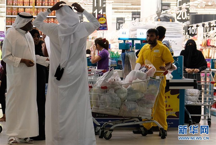 여러 중동 국가 카타르와 외교 단절, 공급부족으로 ‘사재기’ 증가