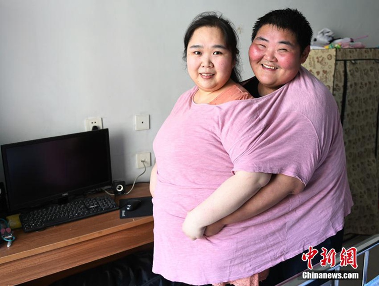 쓰촨의 비만 부부 총 200kg 감량 성공, ‘2세 만들기’ 돌입