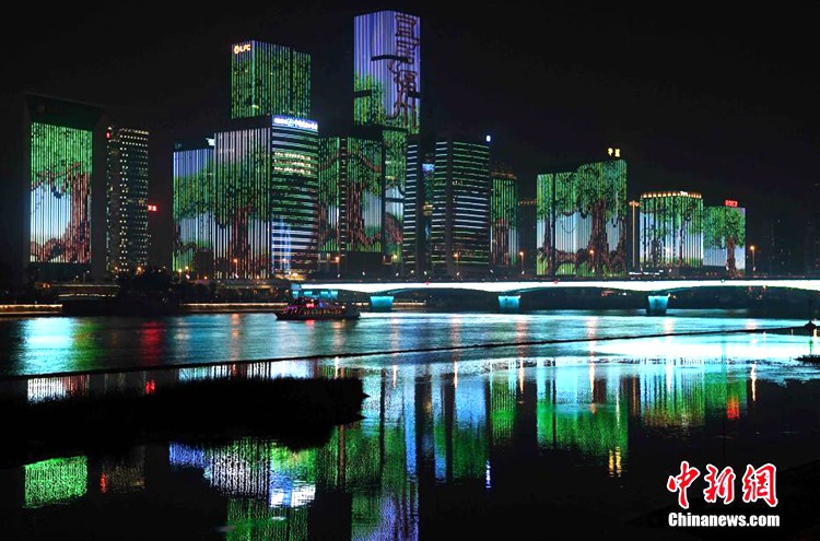 중국 푸저우 빌딩 속 LED 야경쇼! 입체적 화면에 ‘입이 떡’