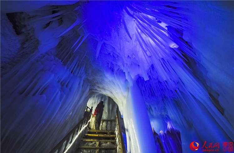 중국 산시 만년얼음동굴 탐방… 고드름 얼음꽃 별것 다 있는 ‘겨울왕국’