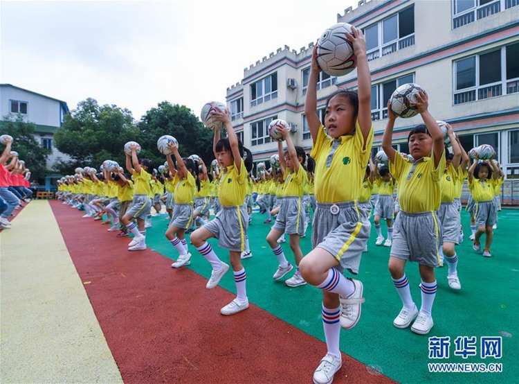 축구 조기교육 시작한 중국? 저장 유치원 700명 어린이들 ‘축구축제’ 참가