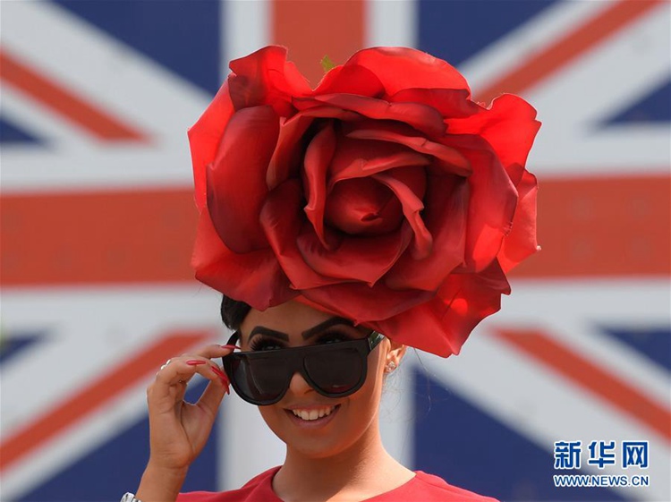 영국 황실 경마대회의 이색 풍경, ‘모자’로 멋낸 숙녀들