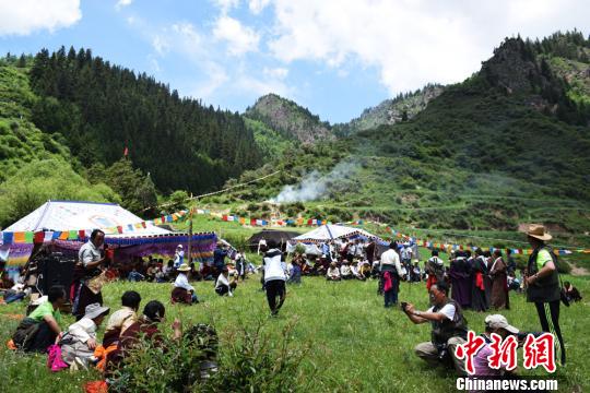 간쑤 뎨부의 원생태 ‘랑산제’ 탐방, 장족인들과 즐기는 전통 축제