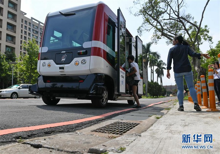 타이완 최초의 무인 버스 시범운행 완료, 승객 12명 탑승 문제없어