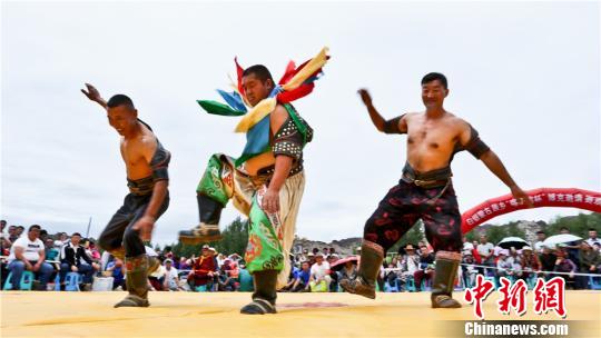 중국 간쑤 쑤난: 전통 스포츠로 진행되는 ‘나다무’ 행사
