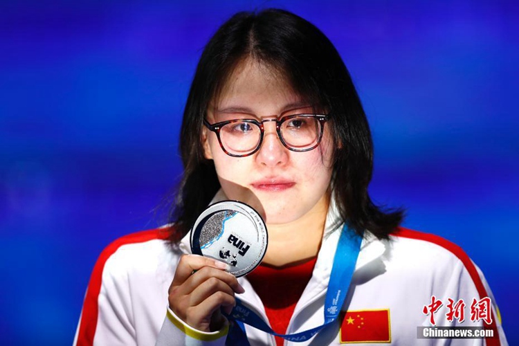 세계수영선수권 여자 배영, 중국 푸위안후이 ‘0.01초’ 차이로 銀