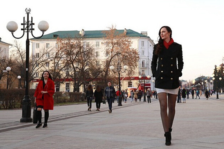 러시아 미녀 ‘다리 길이 133㎝’로 세계 기네스북에 도전