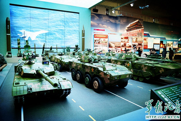 중국 군사력을 한눈에! 인민해방군 건군 90주년 전시회 개막