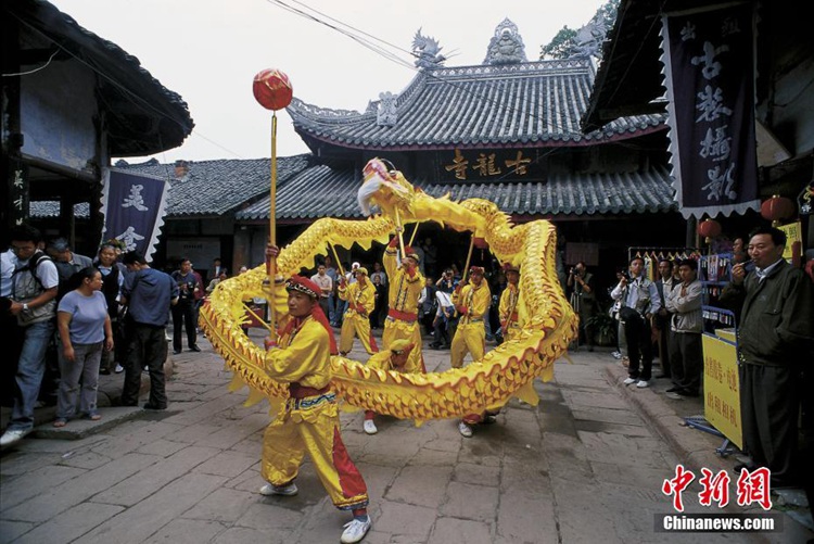 중국 10대 수향 마을: 천년 역사 자랑하는 황룽시구전(黄龙溪古鎮)