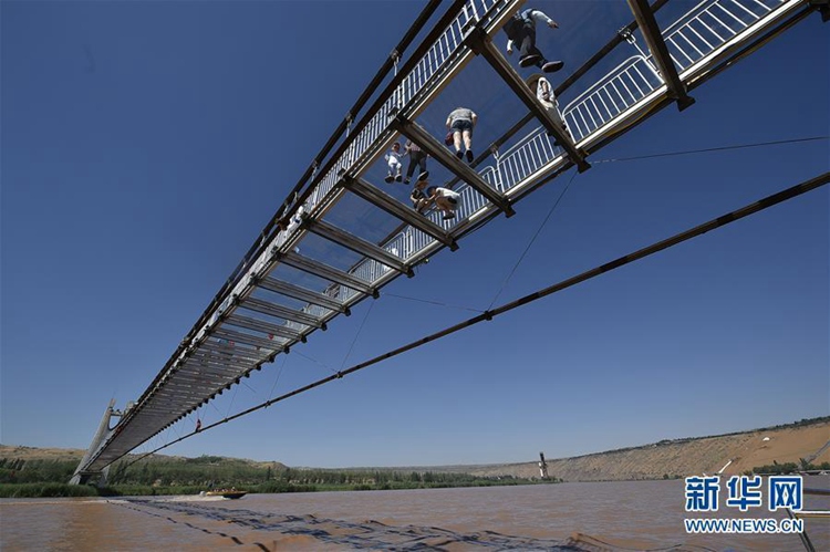 중국 최초 황허강 가로지르는 유리다리 완공, 닝샤 중웨이서 만날 수 있어