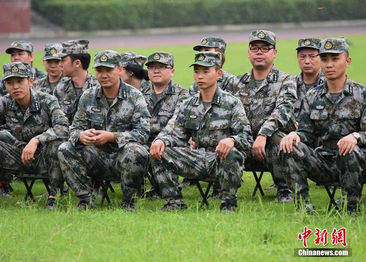 중국 해방군 충칭 부대서 ‘간부 사격 대회’ 개최, ‘양보는 없다’