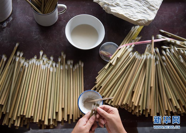전통 무형문화유산 기예 전승…중국 후저우 붓 산업 재기