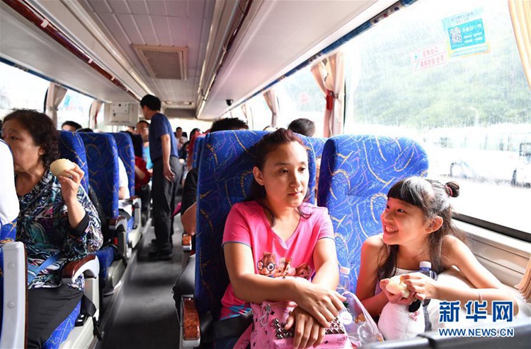 쓰촨 주자이거우 지진 현장…관광객 대피 작업 착수