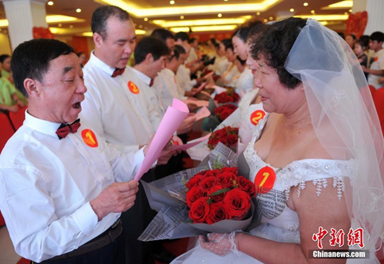 중국 허베이 노부부 51커플의 두 번째 결혼식…꿈은 이루어진다!