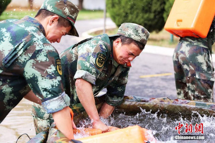 중국 윈난 리장 삼림 경찰들의 종합훈련 기능대회, ‘체력은 기본’