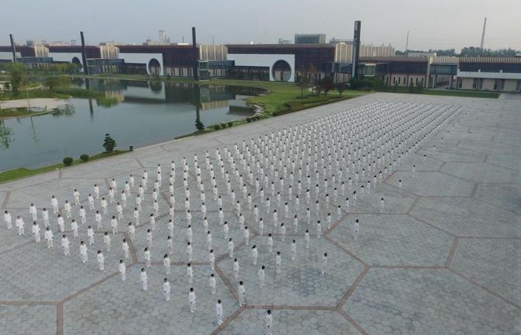 중국 산둥 랴오청서 펼쳐진 천인 태극권 시범, 웅장한 사람 물결