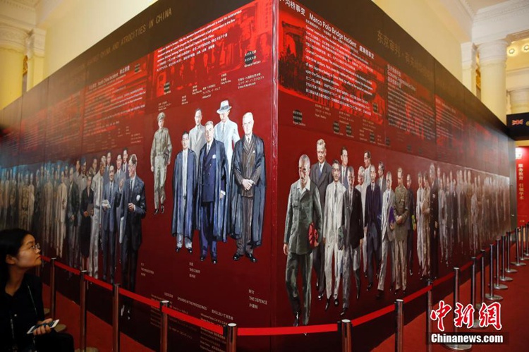 상하이 도서전시회에 등장한 ‘도쿄재판’ 대형 유화 작품