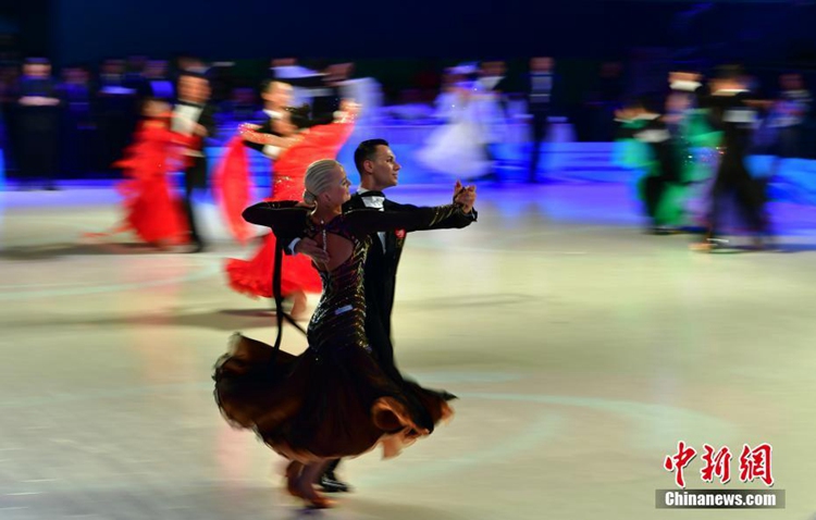 국제 스포츠댄스 대항전 중국 허베이서 개막, 4천 명 참가한 세계급 대회