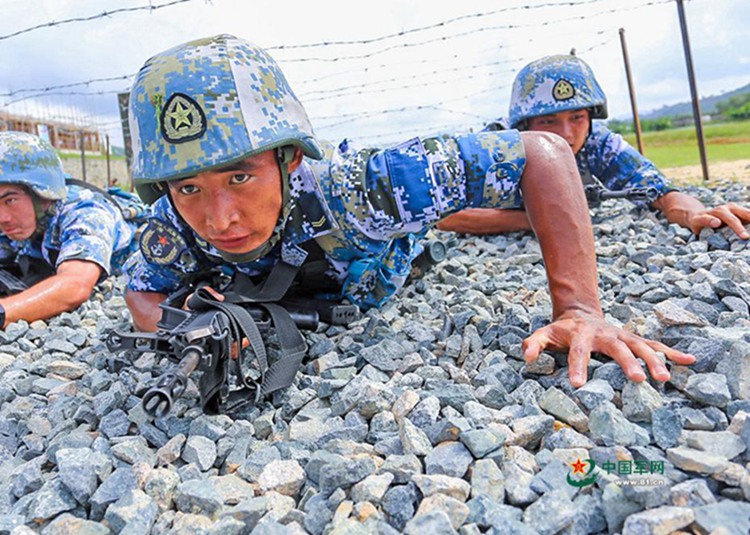 중국 해방군 해군육전대의 ‘특별 장애물 훈련’
