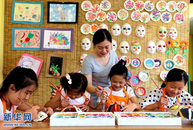 알찬 여름방학 보내는 中 어린이들, 허베이 샹허서 도자기 만들기 대회 개최