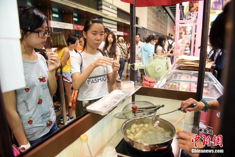 홍콩식품박람회 개막, 각종 이벤트에 눈 돌아가는 시민들